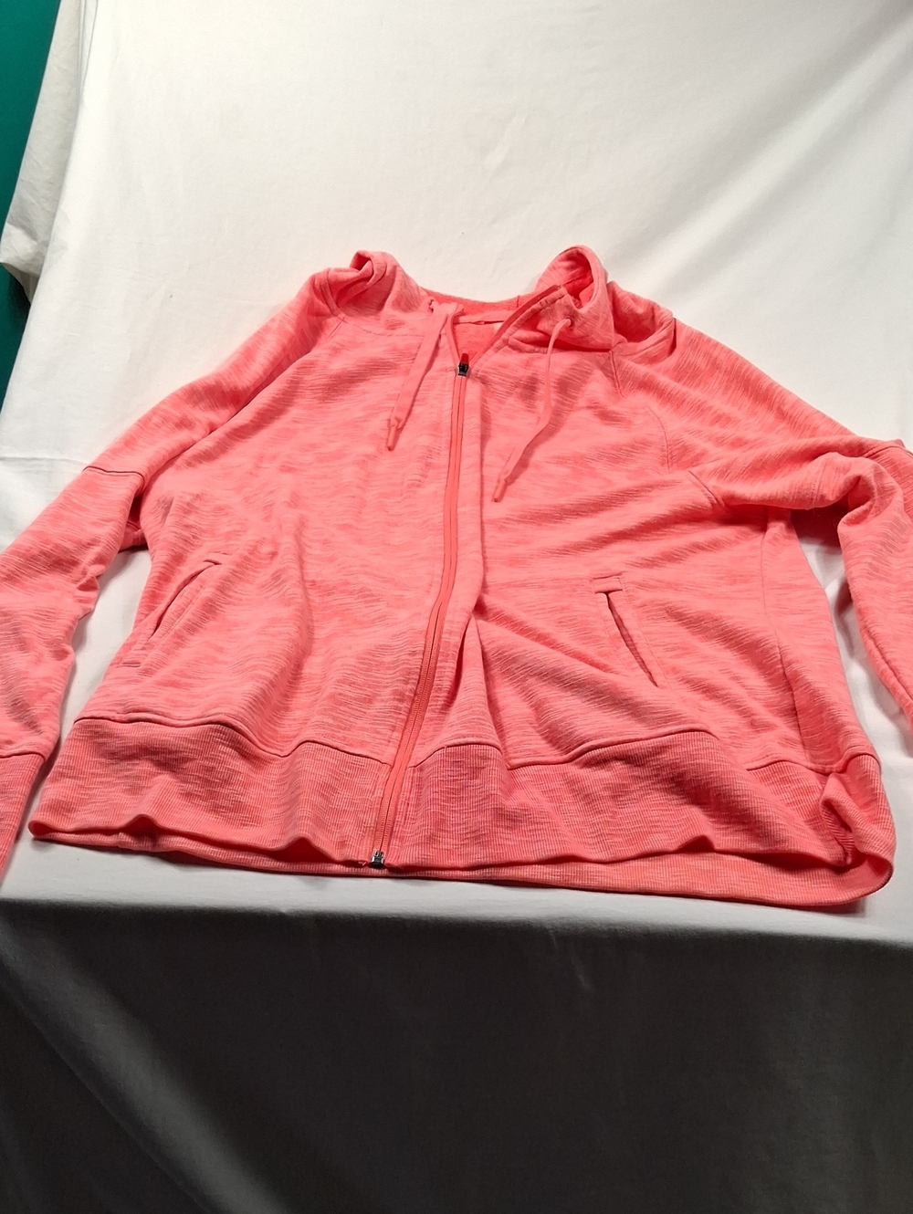 MTA Women's Coral And White Zip-Up Hoodie Size 1X